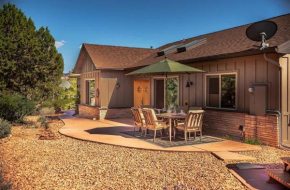 Sedona Retreat with Hot Tub and Views fro Family